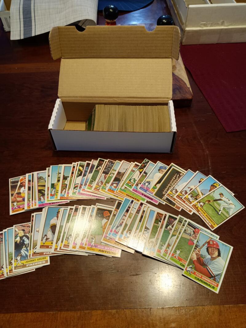 Lot of 434 1976 Topps Baseball Cards Over 400 Different. Condition NM -Nm-MT Some less